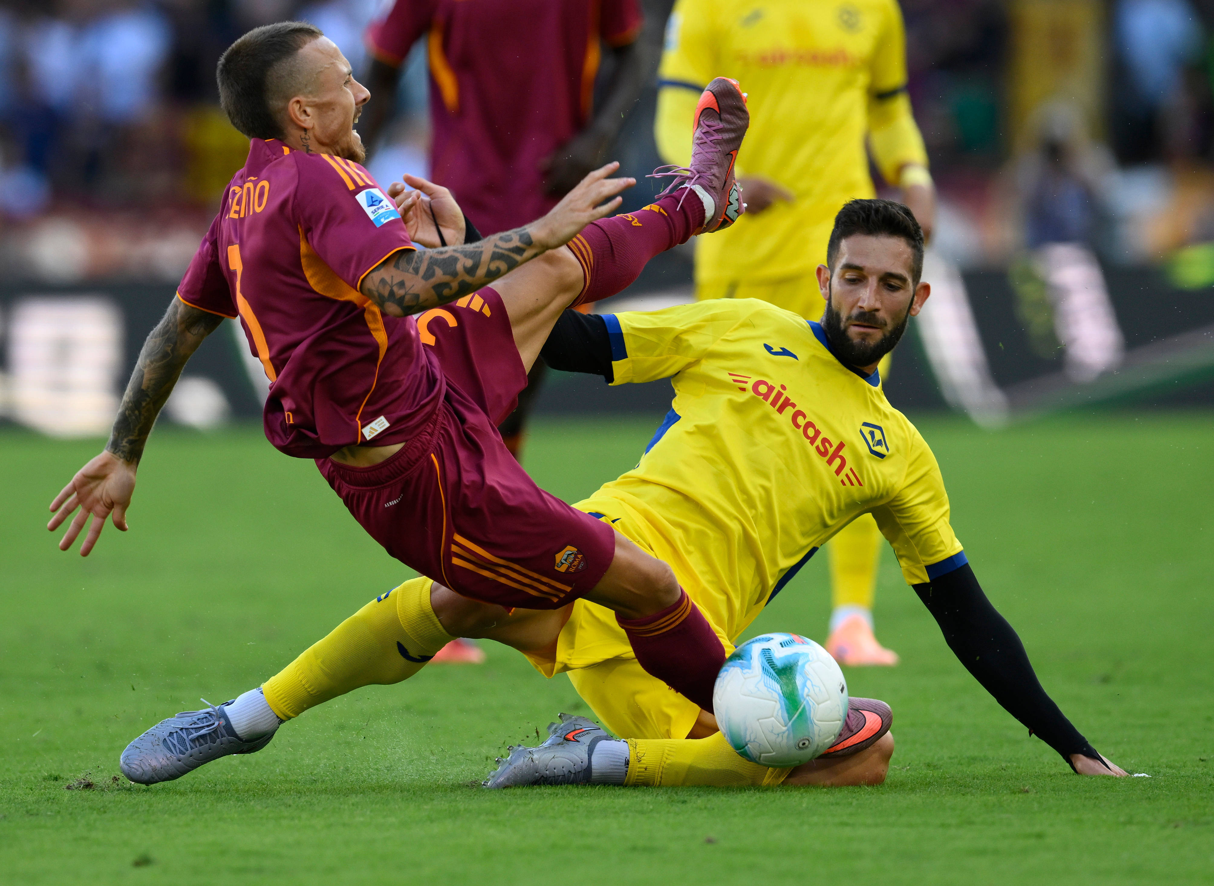 开云体育平台-关于意甲转会期再迎强敌，费耶诺德豪取连胜，主帅态度——震撼外界，阵容厚度经受考验的信息