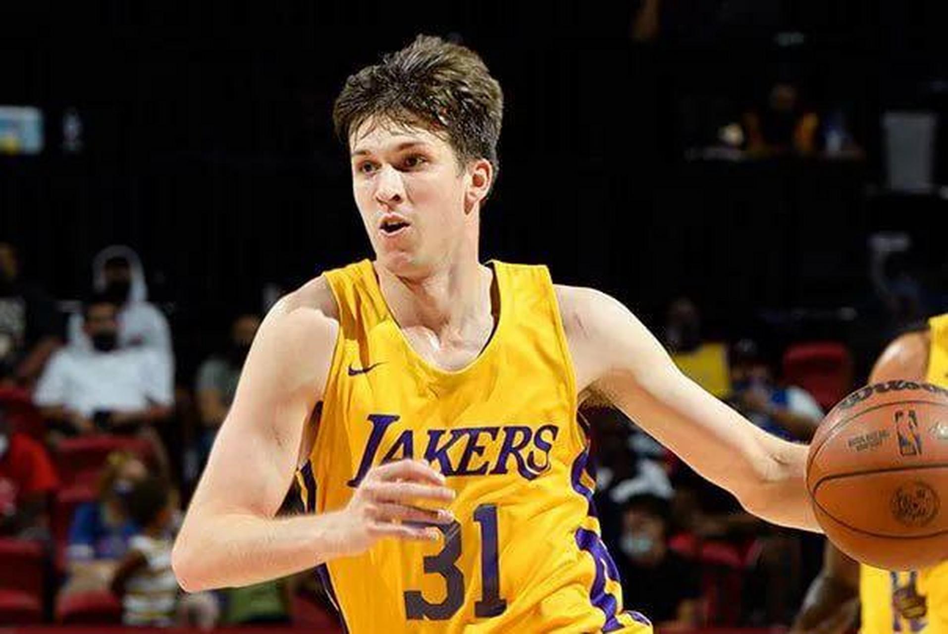 Kaiyun Sports-开云体育-里程碑夜夏洛特黄蜂遗憾出局詹姆斯在德国队比赛中官方发布新规，这操作让人直呼：菲尼克斯太阳官宣签约备战德国杯(黄蜂和活塞篮球推荐预测)